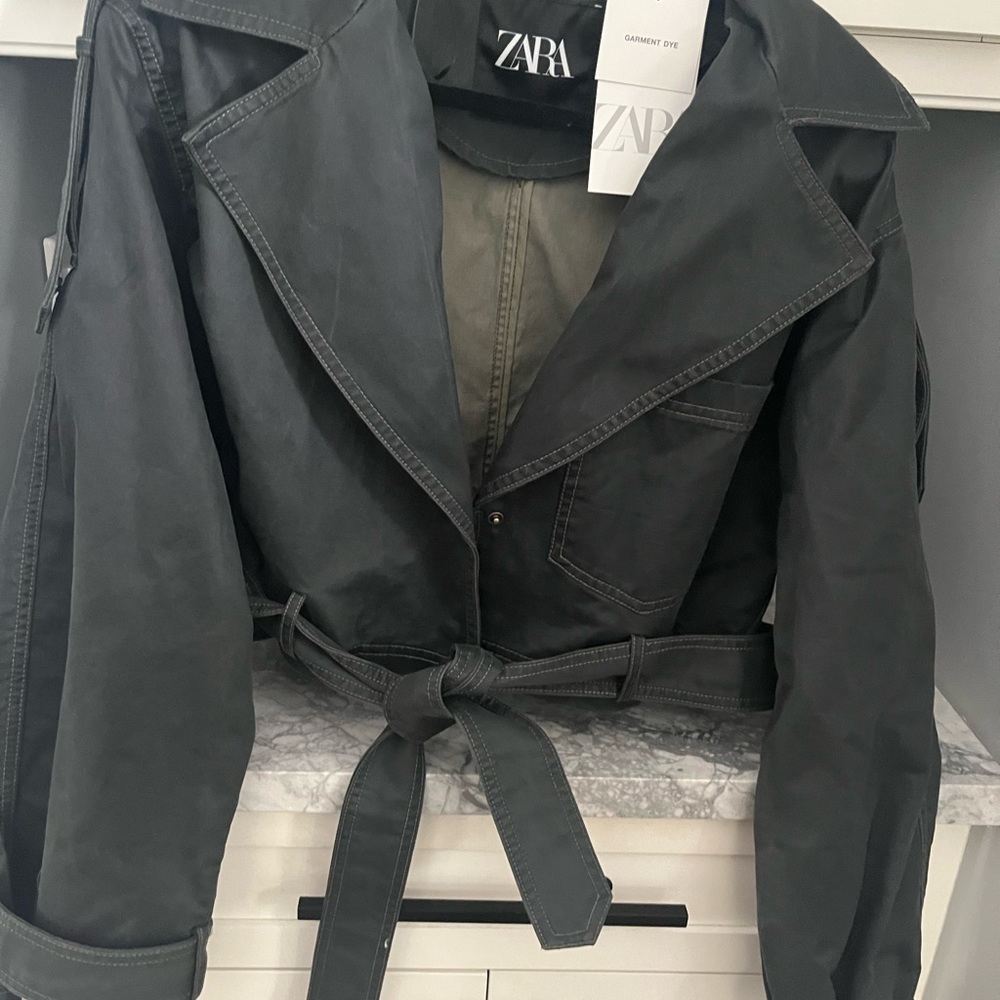 Zara new jacket size L but fit big